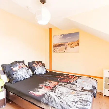 Apartment - Savanna Deluxe With Exclusive Design - 75sqm - Location - Terrace With View - Completely Renovated 2024 With Smart Tv & Netflix - Separate Kitchen - Free Parking - Near Airport & Train Duisburg