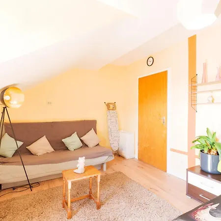 - Savanna Deluxe With Exclusive Design - 75sqm - Location - Terrace With View - Completely Renovated 2024 With Smart Tv & Netflix - Separate Kitchen - Free Parking - Near Airport & Train * Duisburg