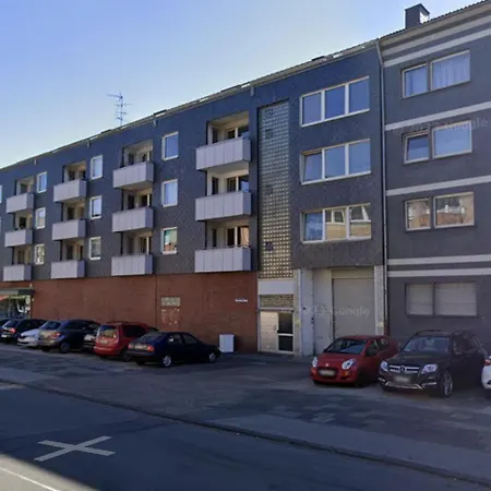 - Savanna Deluxe With Exclusive Design - 75sqm - Location - Terrace With View - Completely Renovated 2024 With Smart Tv & Netflix - Separate Kitchen - Free Parking - Near Airport & Train Apartment Duisburg