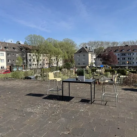 - Savanna Deluxe With Exclusive Design - 75sqm - Location - Terrace With View - Completely Renovated 2024 With Smart Tv & Netflix - Separate Kitchen - Free Parking - Near Airport & Train * Duisburg
